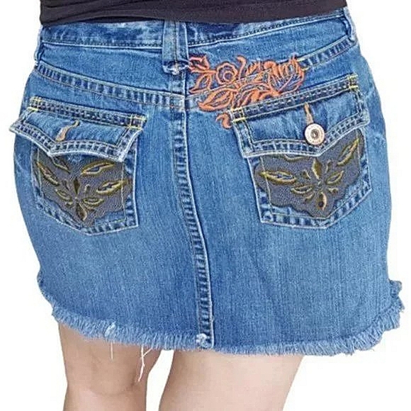 Distressed Embroidered Embellished Frayed Denim Mini Jean Skirt - Picture 4 of 7